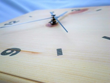 Zirbenuhr, Wanduhr, DCF, Funkuhr, im Modern-Design - flüsterleise - 4