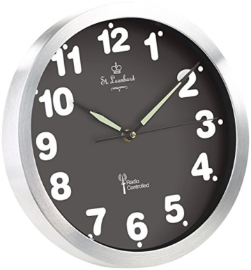 St. Leonhard Beleuchtete Uhr: Funk-Wanduhr mit weißer LED-Zifferbeleuchtung und Quarz-Uhrwerk (Funkwanduhren) - 6