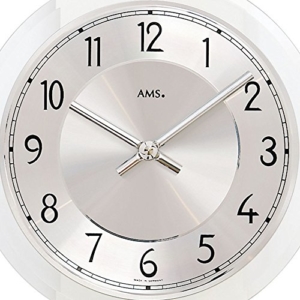 Quarz Pendelwanduhr modern von AMS. design, ein Blickfang im Wohnzimmer Eingangsbereich mit einer eleganten Holzrückwand und Metallpendel; Pendeluhr mit arabischen Ziffern - 3