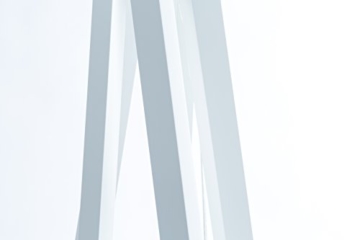 Hochwertige Design Stativ Stehlampe | Studiolampe mit Stoffschirm aus Chintz in grau und Stativ/Gestell aus Holz Echtholz Weiß | H= 160cm | Stehleuchte | Handgefertigte Leuchte - 4