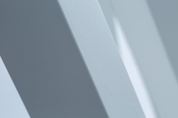 Hochwertige Design Stativ Stehlampe | Studiolampe mit Stoffschirm aus Chintz in grau und Stativ/Gestell aus Holz Echtholz Weiß | H= 160cm | Stehleuchte | Handgefertigte Leuchte - 5